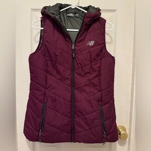 New Balance Women's Quilted Hooded Vest - Burgundy